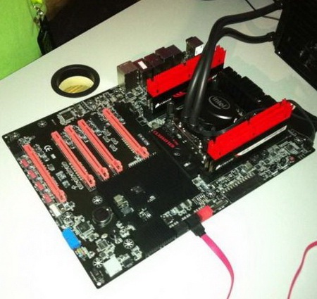 Материнская плата от EVGA.